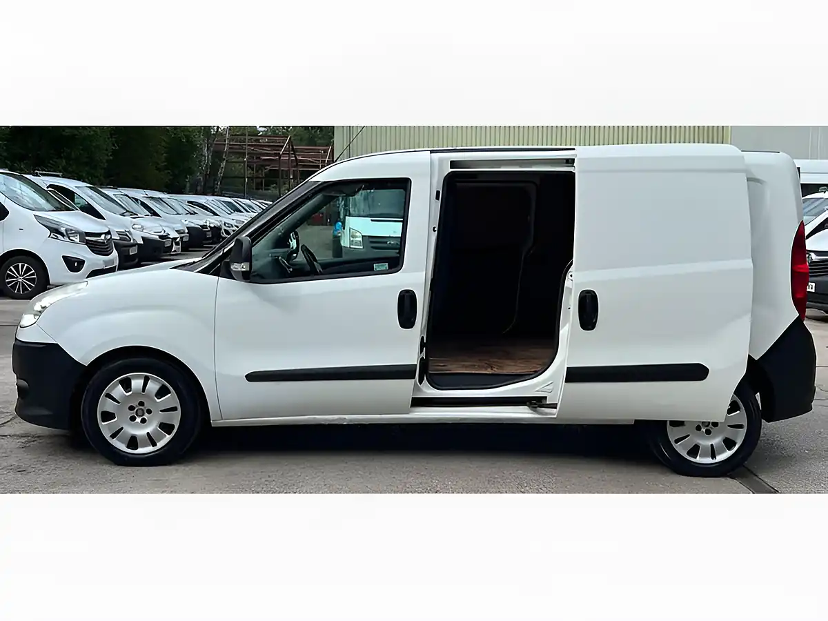 Used 2015 Fiat Doblo Maxi L2 H1 White - Interior and Exterior details 13