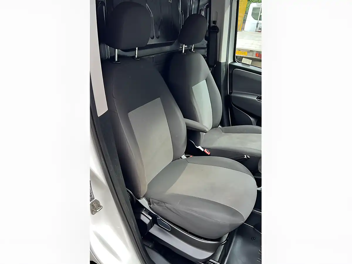 Used 2015 Fiat Doblo Maxi L2 H1 White - Interior and Exterior details 16