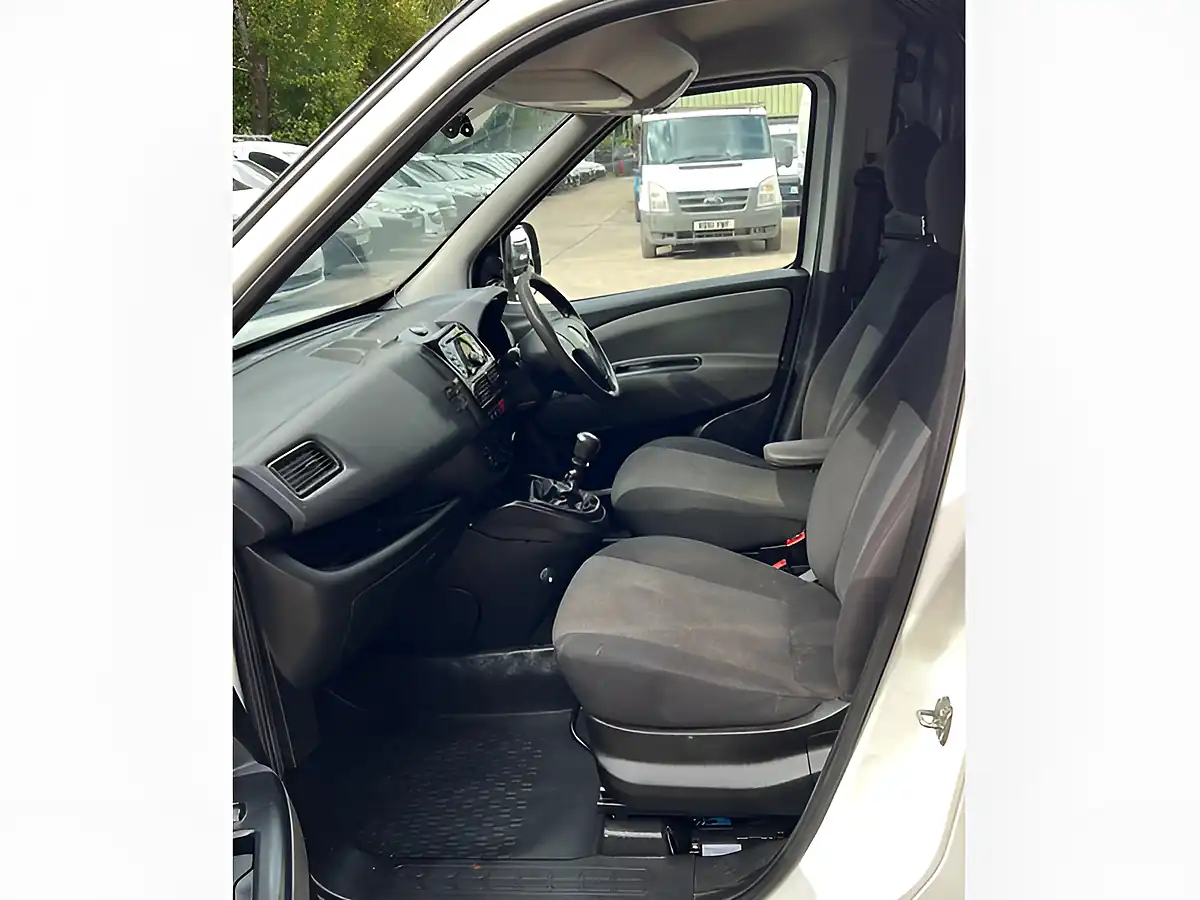 Used 2015 Fiat Doblo Maxi L2 H1 White - Interior and Exterior details 19