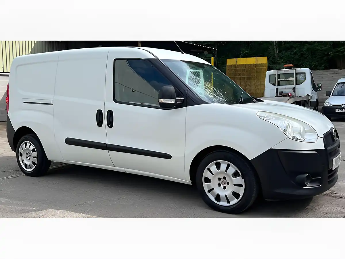 Used 2015 Fiat Doblo Maxi L2 H1 White - Interior and Exterior details 5