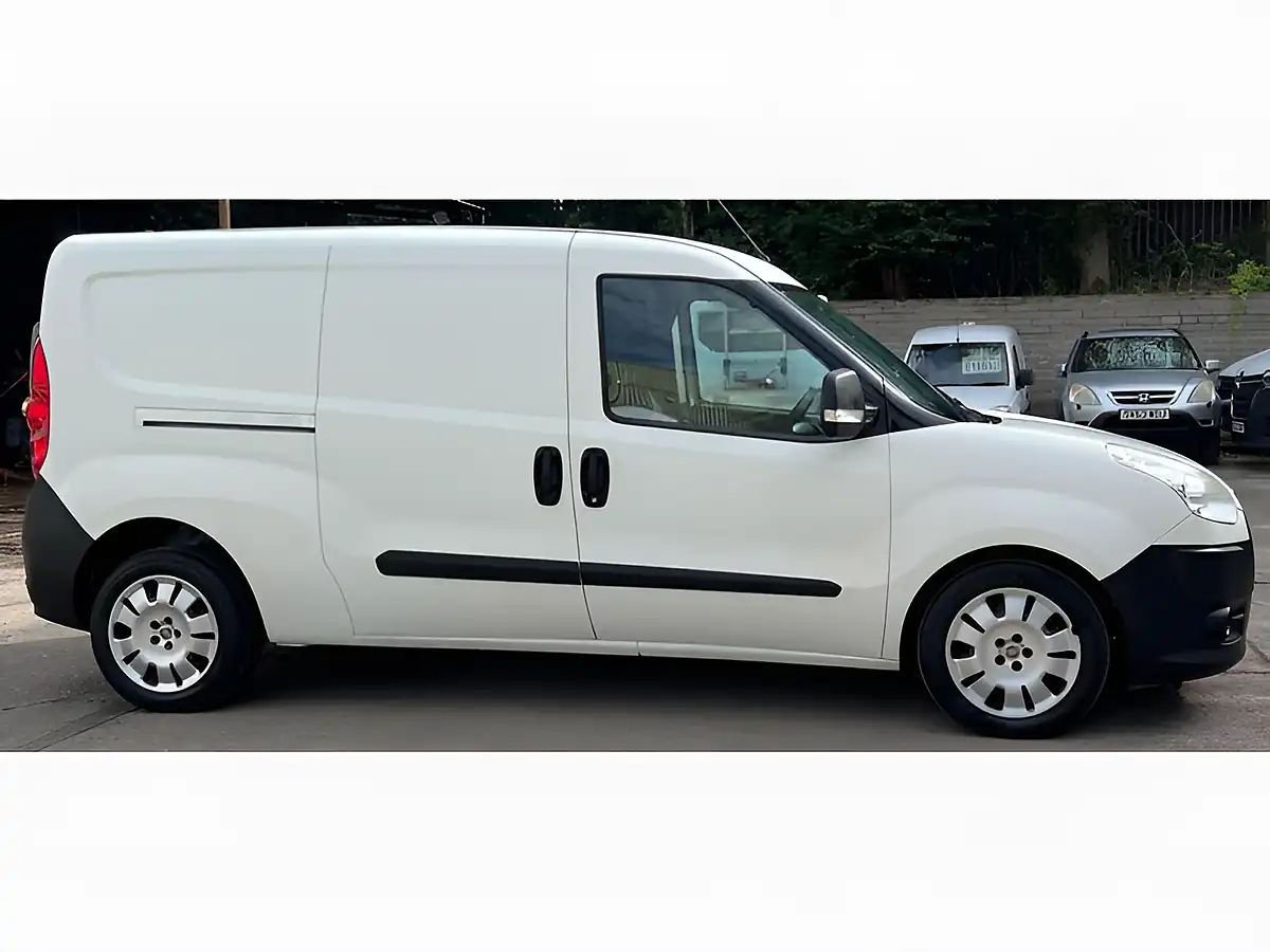 Used 2015 Fiat Doblo Maxi L2 H1 White - Interior and Exterior details 6