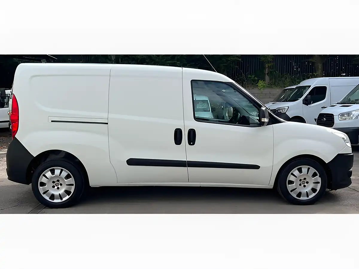 Used 2015 Fiat Doblo Maxi L2 H1 White - Interior and Exterior details 7