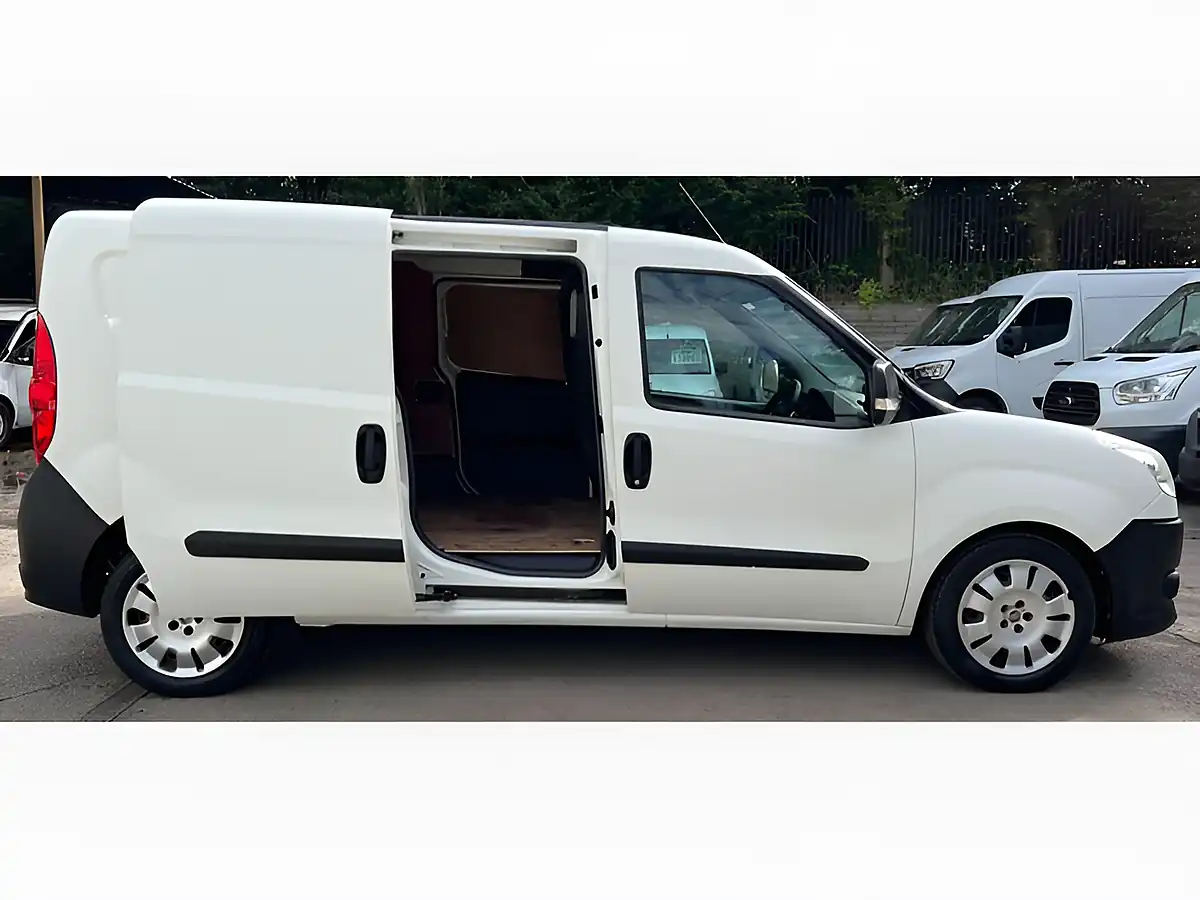 Used 2015 Fiat Doblo Maxi L2 H1 White - Interior and Exterior details 8