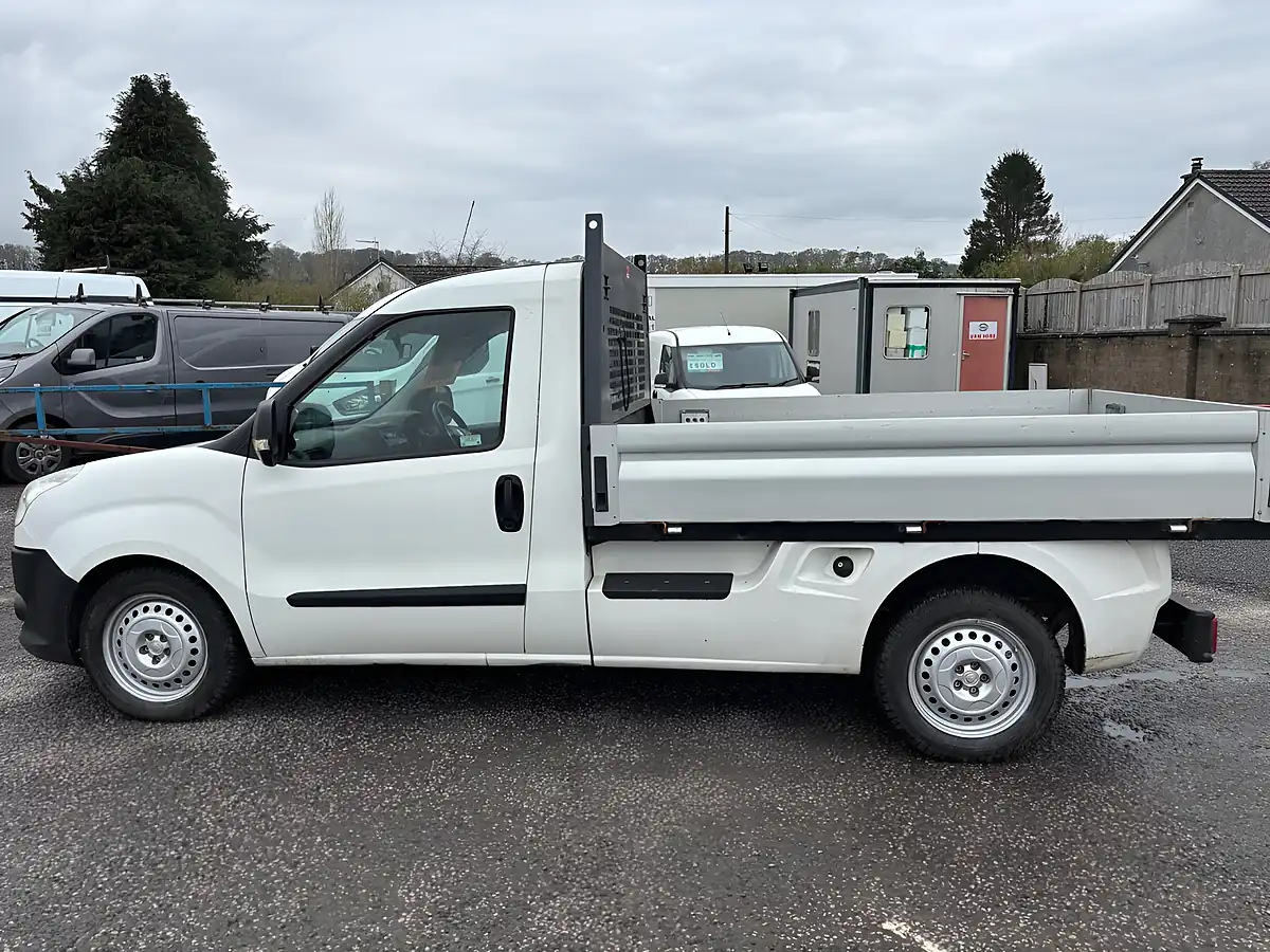 Used 2015 Fiat Doblo Work Up White - Interior and Exterior details 6