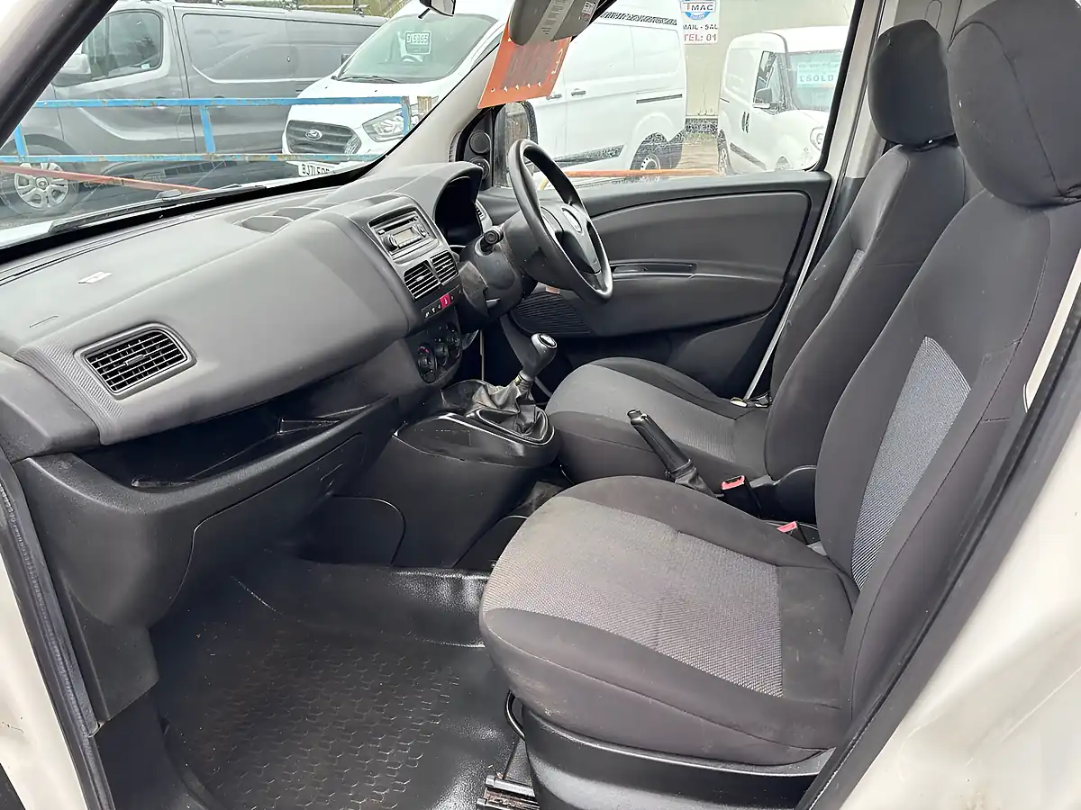 Used 2015 Fiat Doblo Work Up White - Interior and Exterior details 9