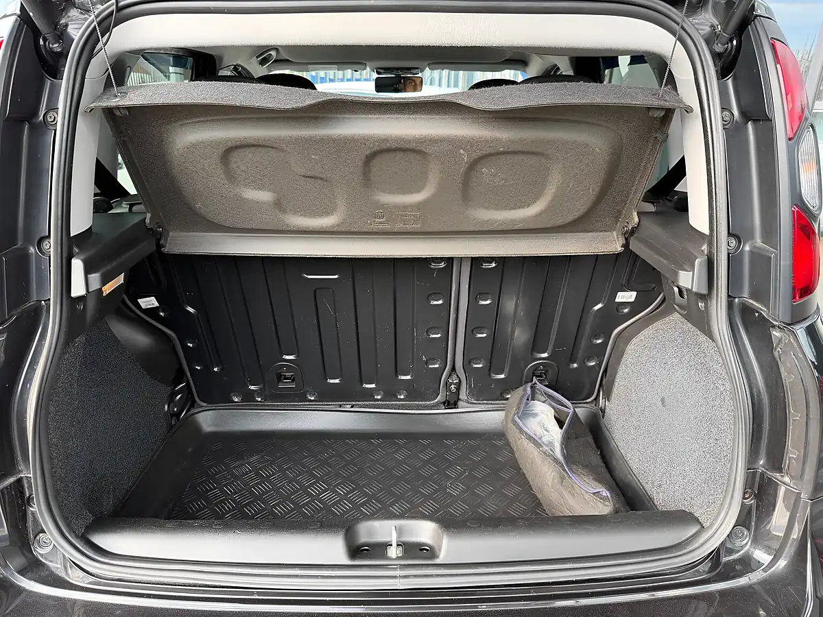 Used 2015 Fiat Panda Cross Black - Interior and Exterior details 18