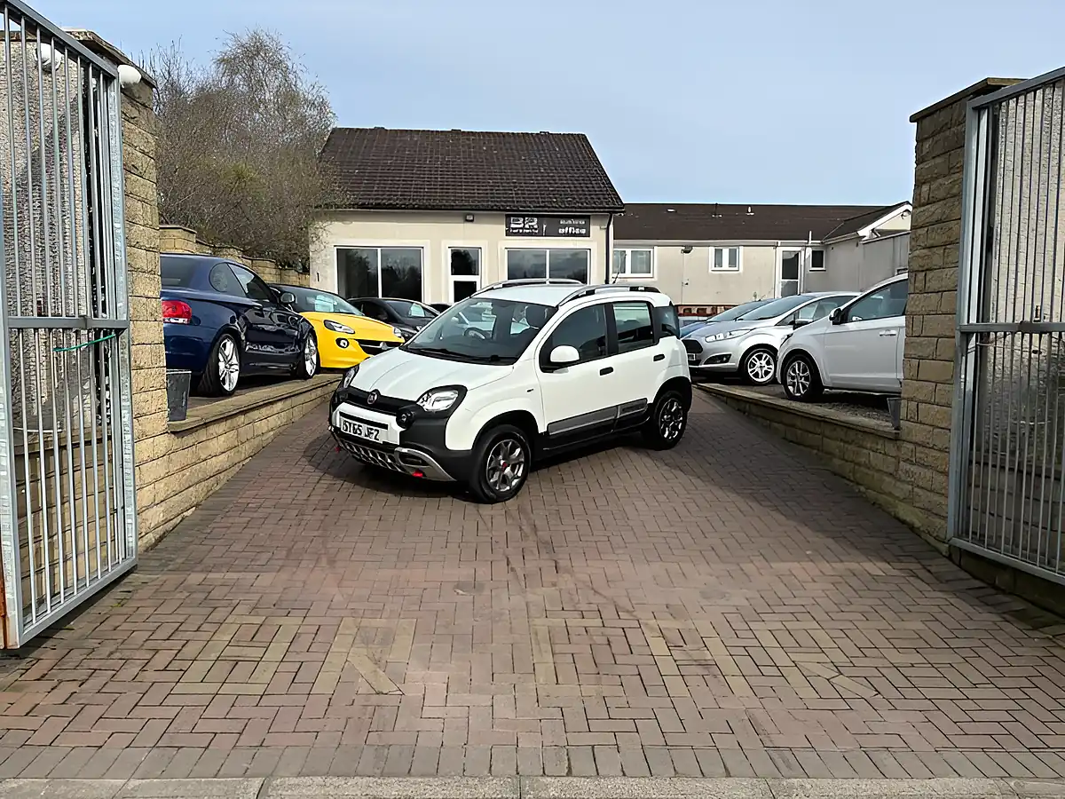 Used 2015 Fiat Panda Cross White - Interior and Exterior details 3
