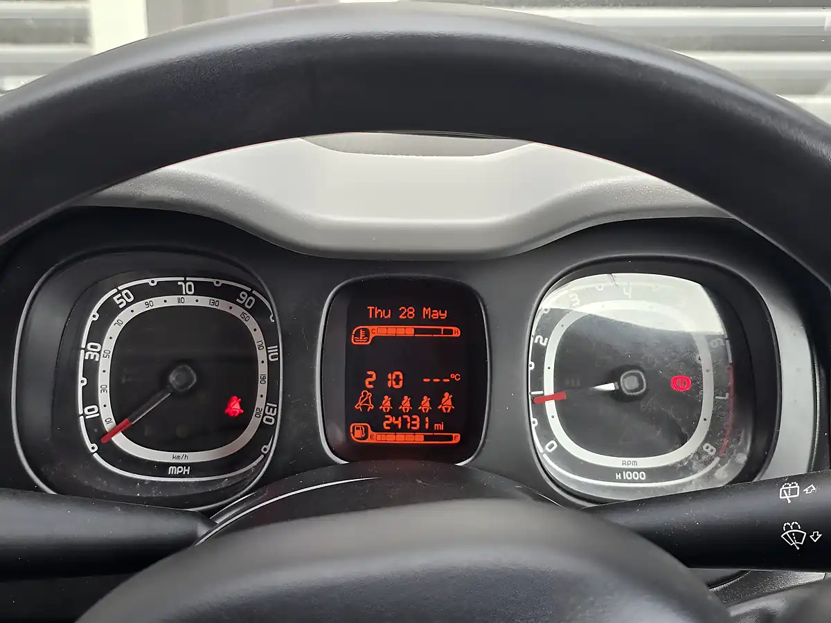 Used 2015 Fiat Panda Easy Red - Interior and Exterior details 10