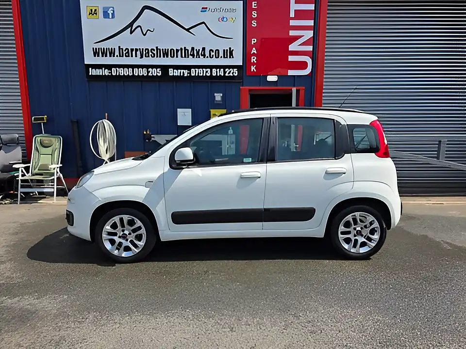 Used 2015 Fiat Panda Lounge White - Interior and Exterior details 5