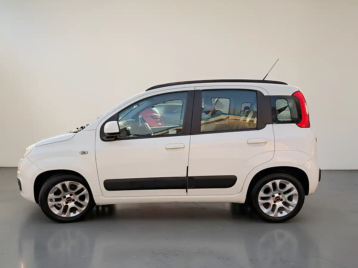 Used 2015 Fiat Panda Lounge White - Interior and Exterior details 3