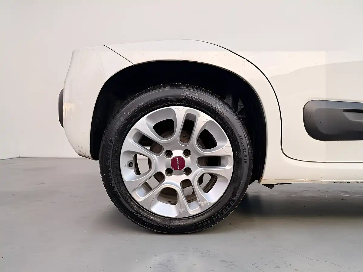 Used 2015 Fiat Panda Lounge White - Interior and Exterior details 6