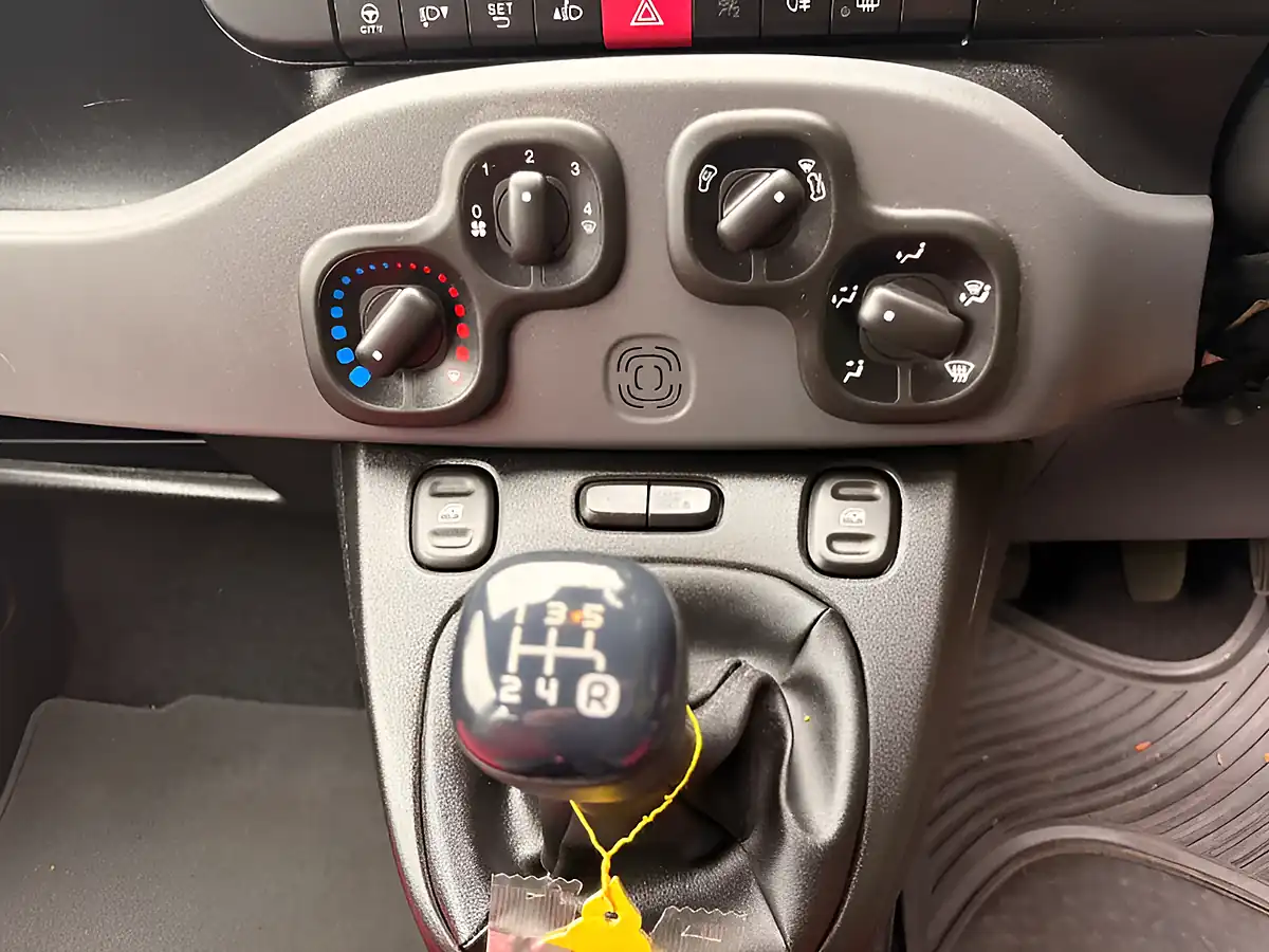 Used 2015 Fiat Panda Pop Red - Interior and Exterior details 16