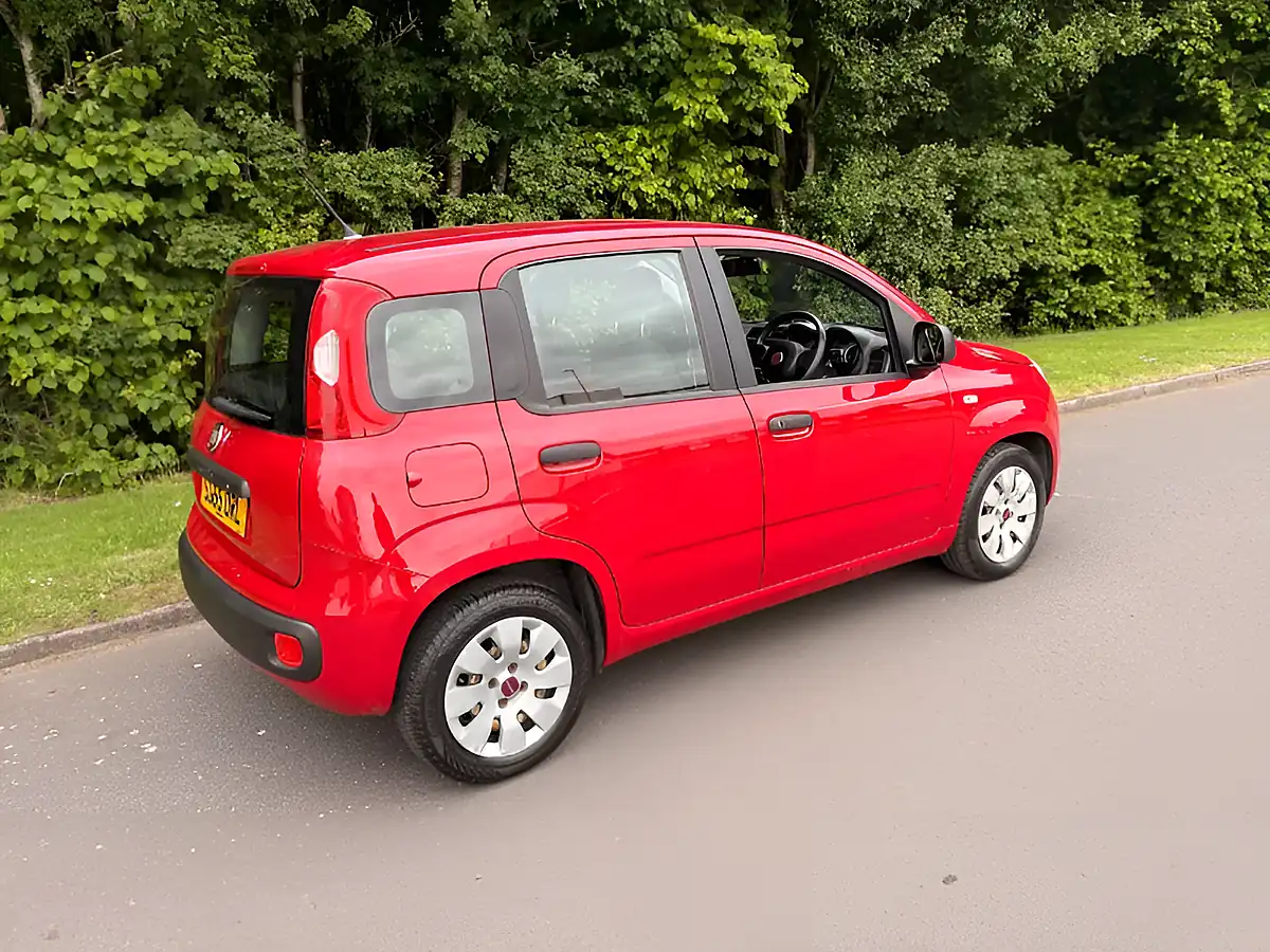 Used 2015 Fiat Panda Pop Red - Interior and Exterior details 4