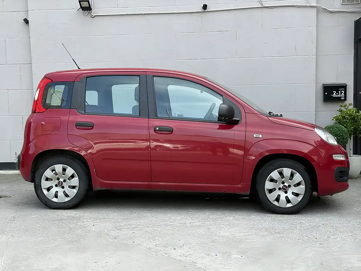 Used 2015 Fiat Panda Pop Red - Interior and Exterior details 3
