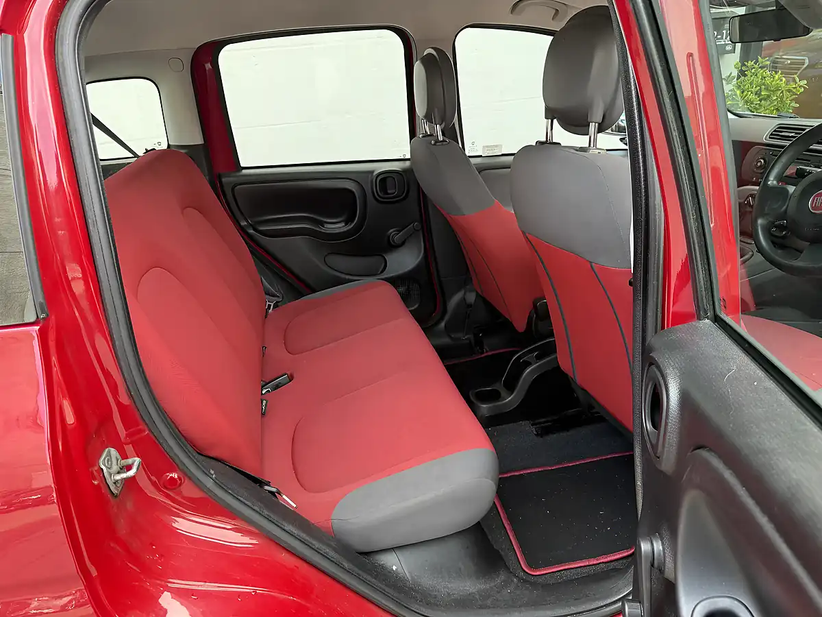 Used 2015 Fiat Panda Pop Red - Interior and Exterior details 6