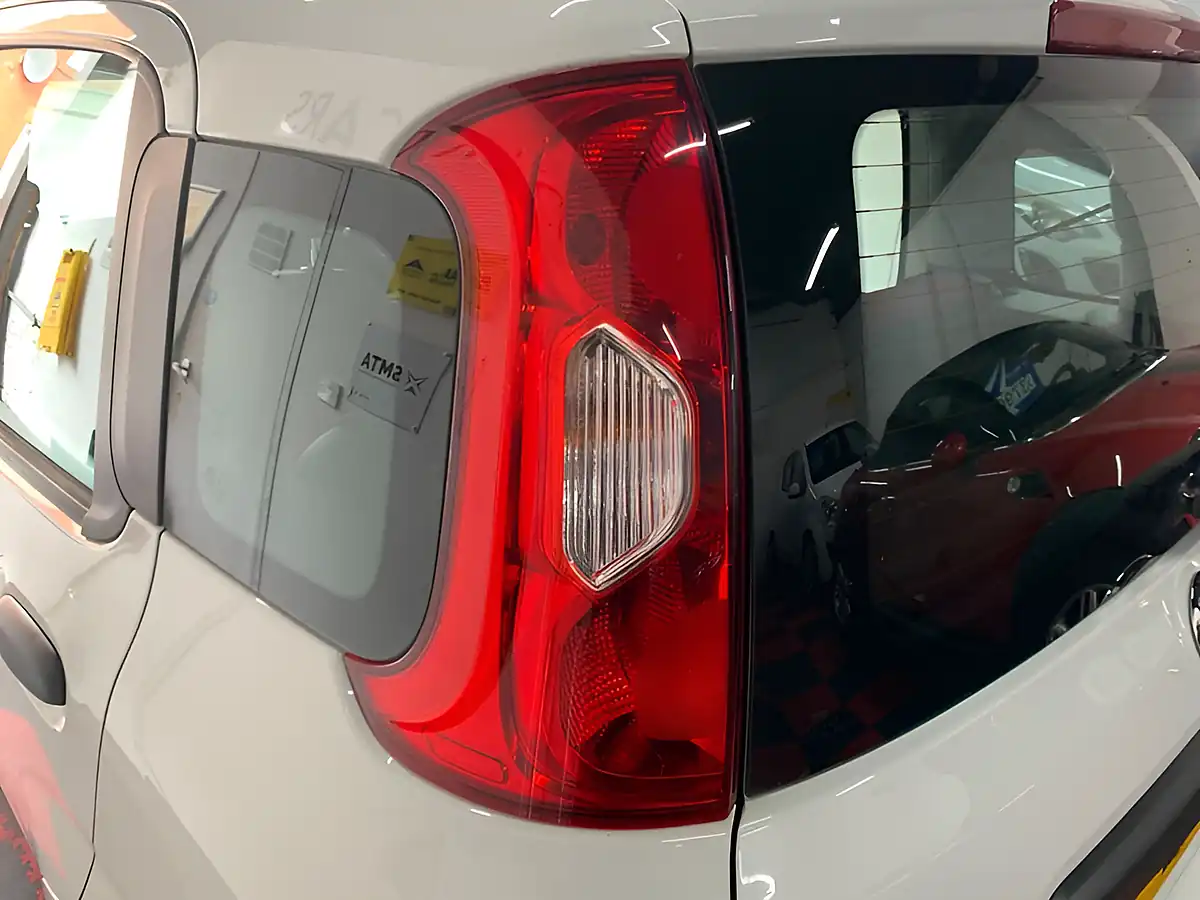 Used 2015 Fiat Panda Pop White - Interior and Exterior details 10