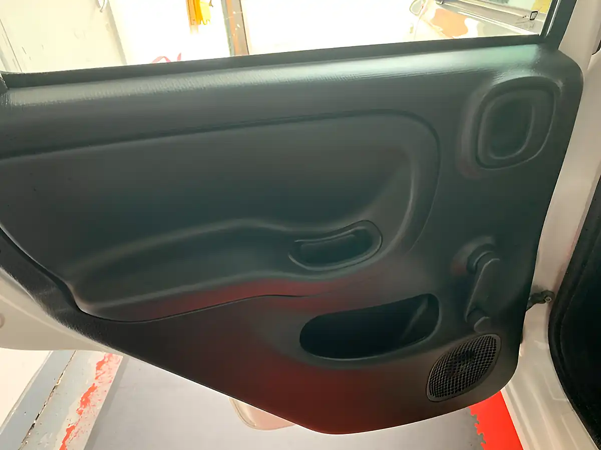 Used 2015 Fiat Panda Pop White - Interior and Exterior details 16