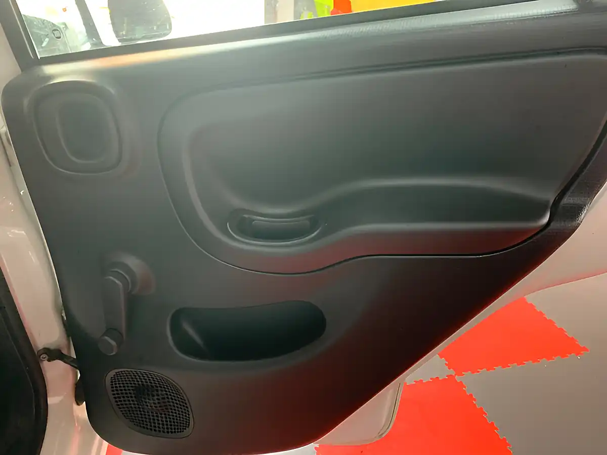 Used 2015 Fiat Panda Pop White - Interior and Exterior details 19