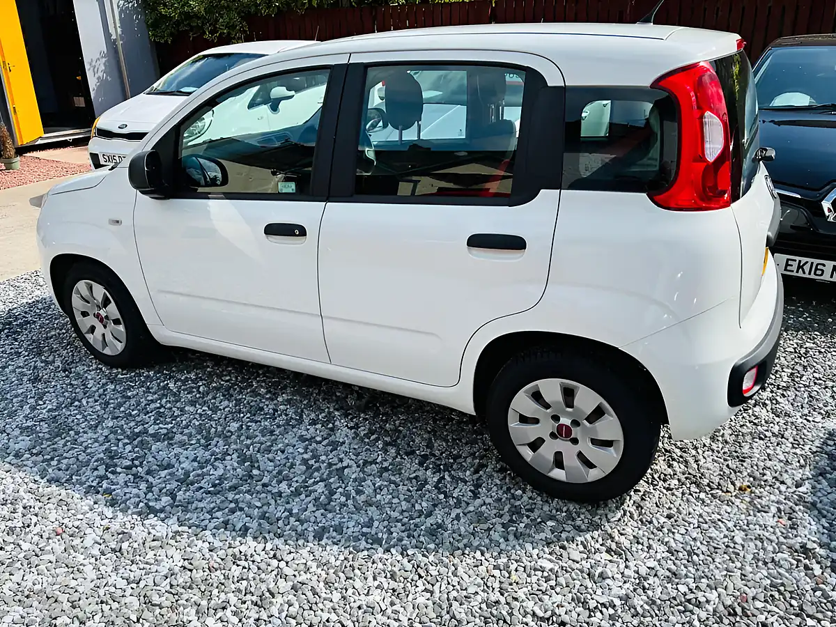Used 2015 Fiat Panda Pop White - Interior and Exterior details 16