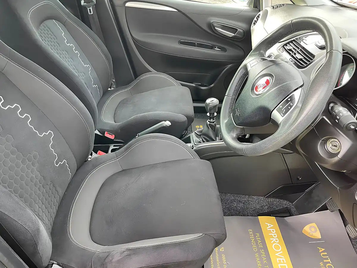 Used 2015 Fiat Punto Easy+ Crossover Black - Interior and Exterior details 15