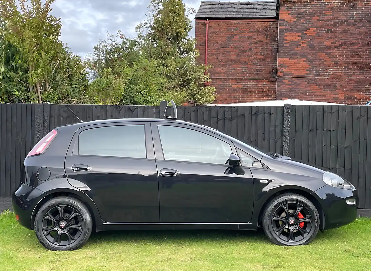 Used 2015 Fiat Punto Easy+ Crossover Black - Interior and Exterior details 5