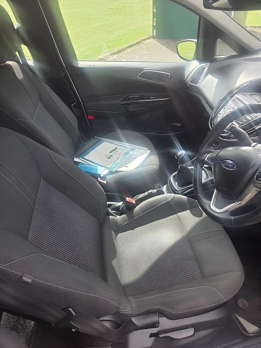 Used 2015 Ford B-Max Titanium Silver - Interior and Exterior details 11