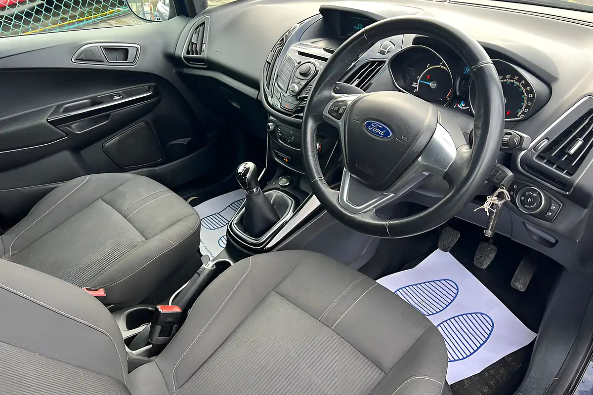 Used 2015 Ford B-Max Zetec Blue - Interior and Exterior details 15
