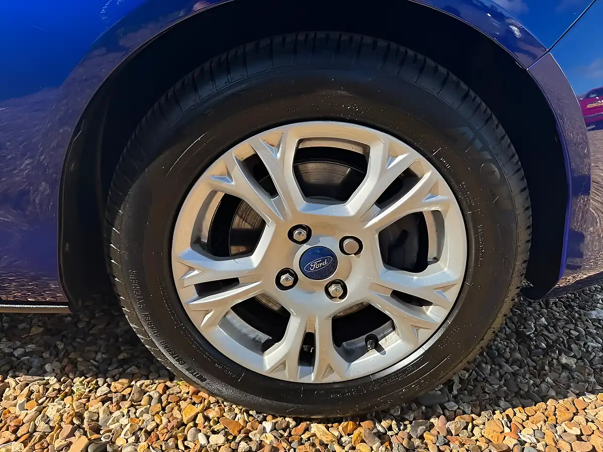 Used 2015 Ford B-Max Zetec Blue - Interior and Exterior details 14
