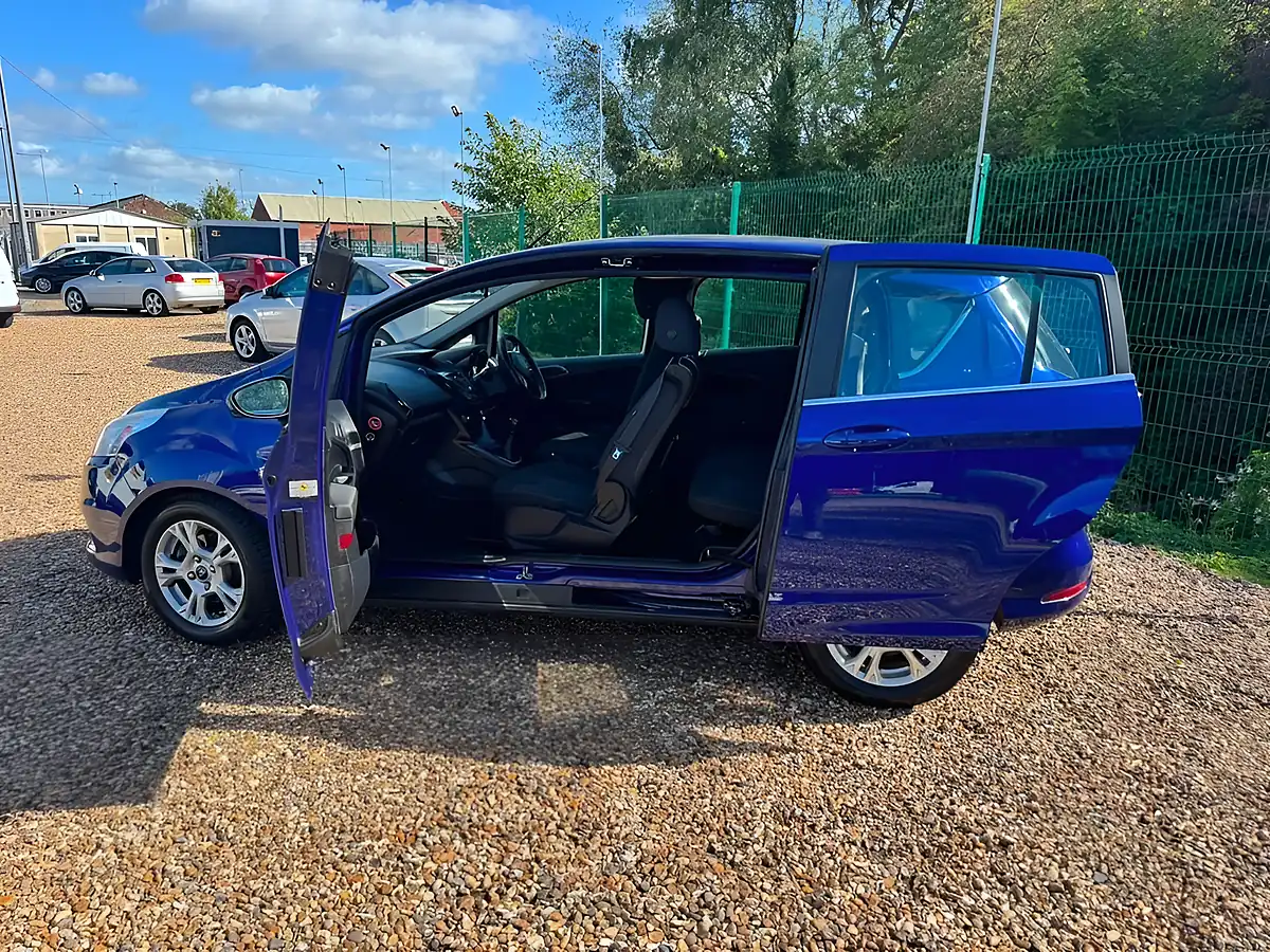 Used 2015 Ford B-Max Zetec Blue - Interior and Exterior details 7
