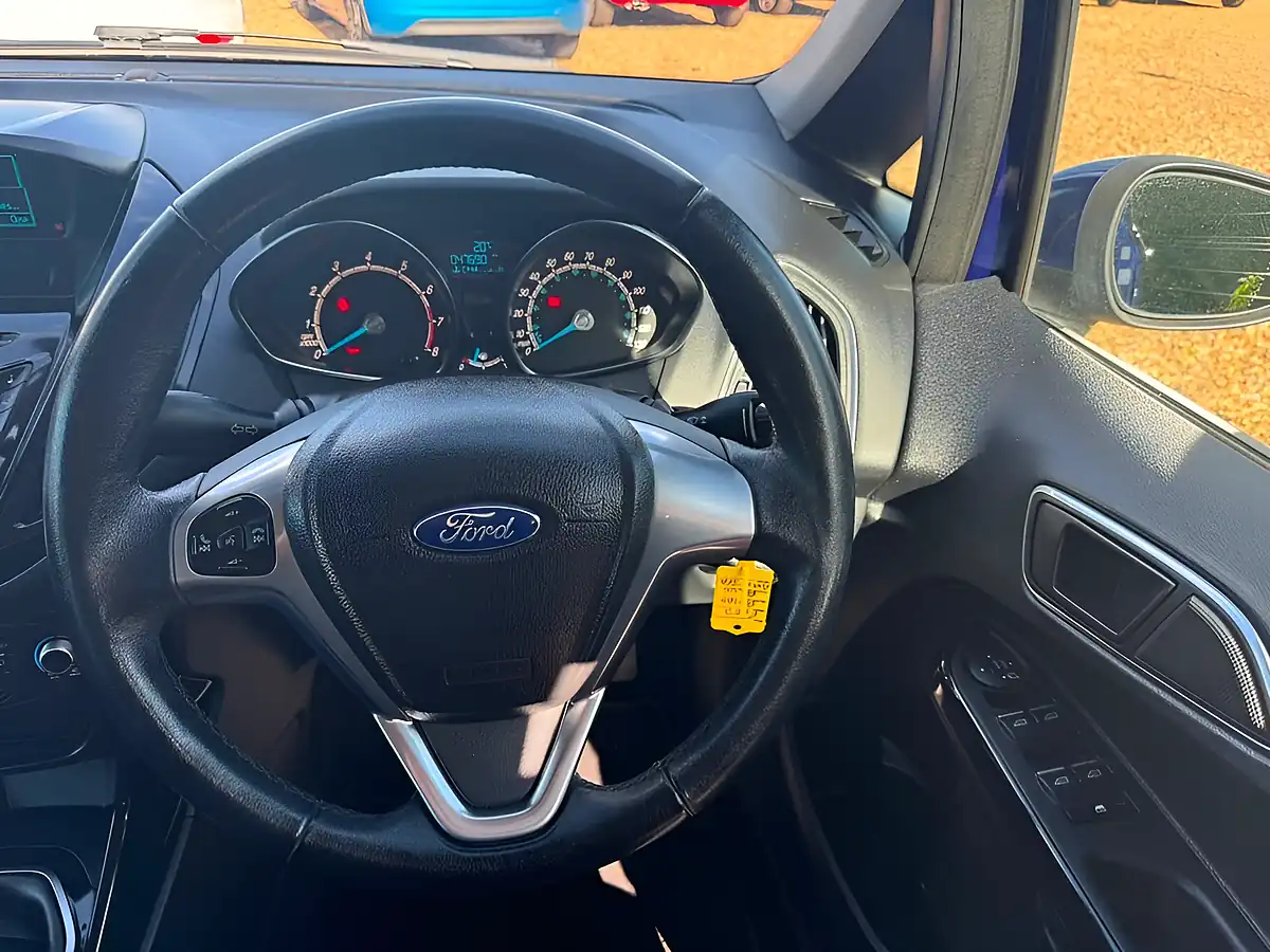 Used 2015 Ford B-Max Zetec Blue - Interior and Exterior details 9