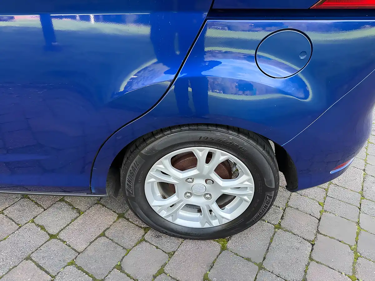 Used 2015 Ford B-Max Zetec Blue - Interior and Exterior details 11