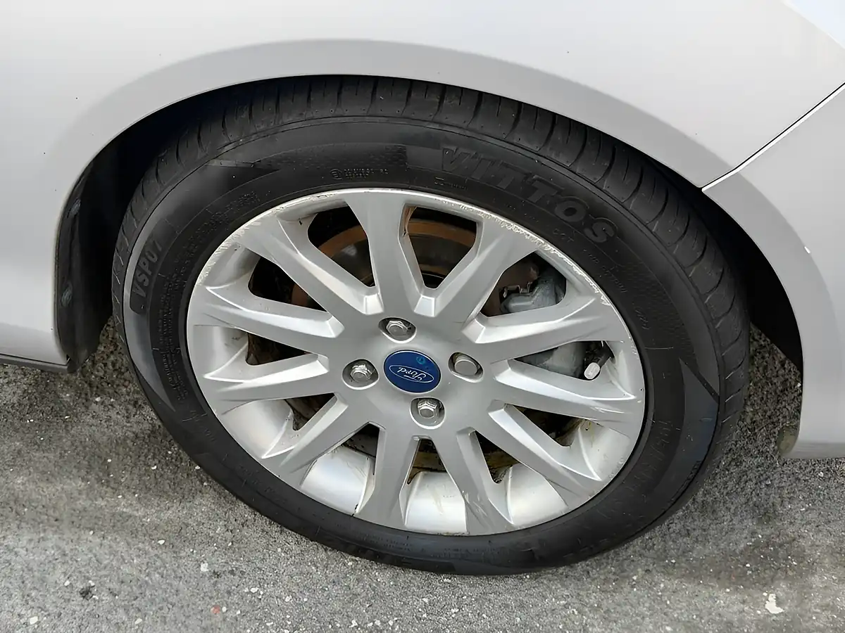 Used 2015 Ford B-Max Zetec Silver - Interior and Exterior details 7