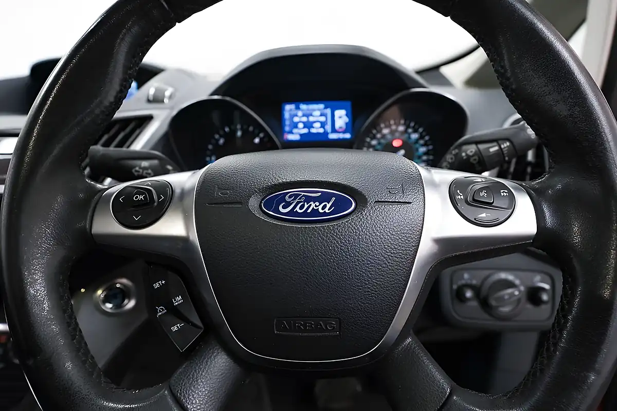Used 2015 Ford C-Max Titanium Red - Interior and Exterior details 16