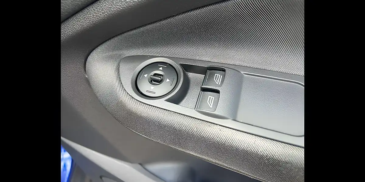 Used 2015 Ford C-Max Zetec Blue - Interior and Exterior details 12