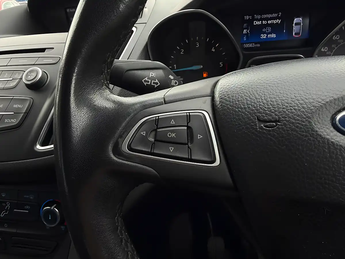 Used 2015 Ford C-Max Zetec Blue - Interior and Exterior details 14