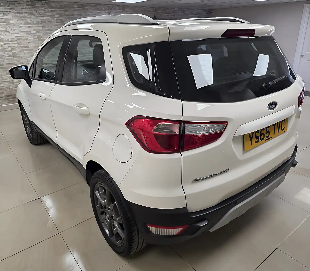 Used 2015 Ford Ecosport Titanium White - Interior and Exterior details 3