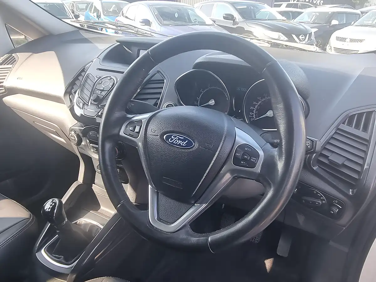 Used 2015 Ford Ecosport Titanium White - Interior and Exterior details 4