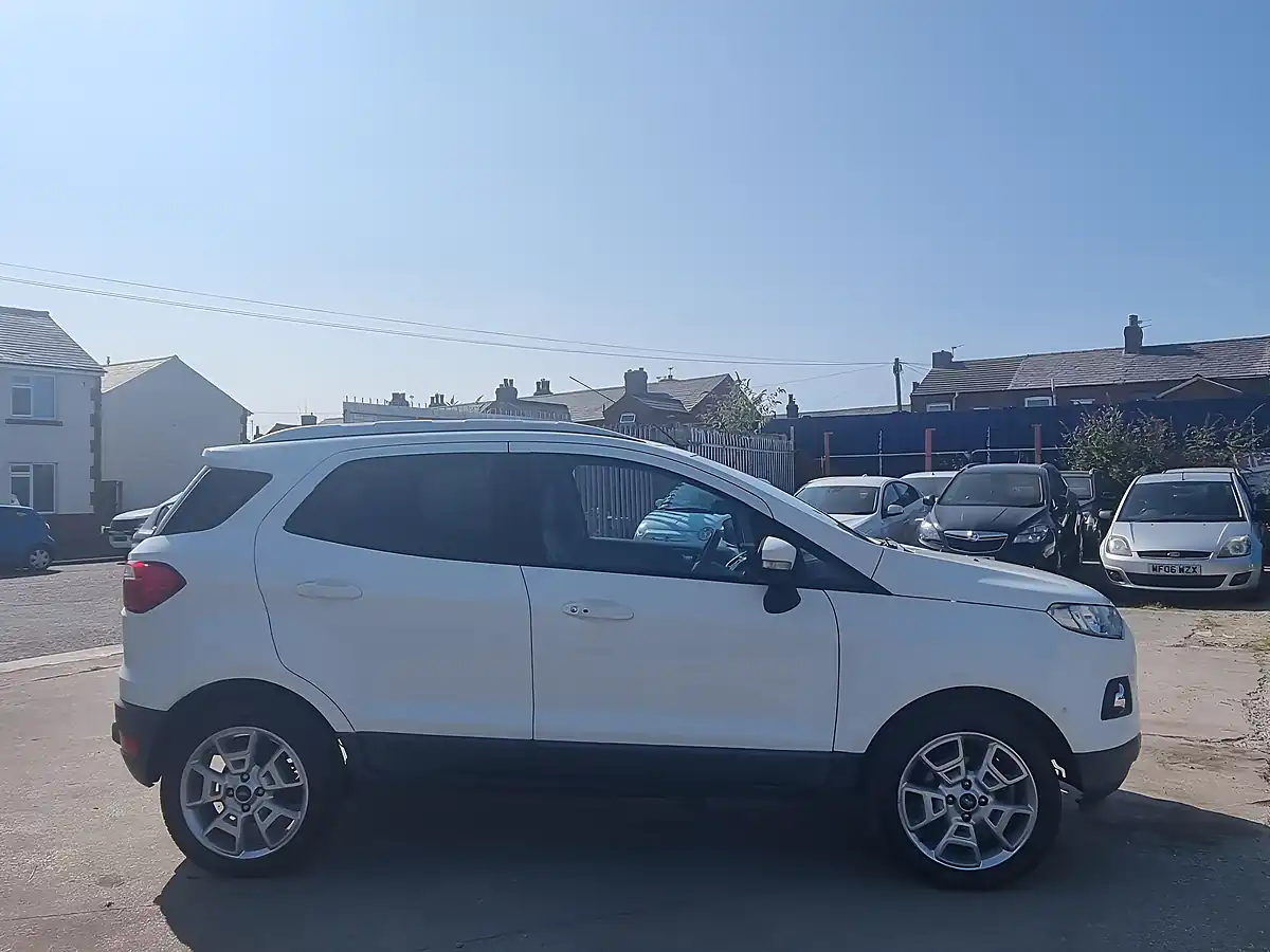 Used 2015 Ford Ecosport Titanium White - Interior and Exterior details 8
