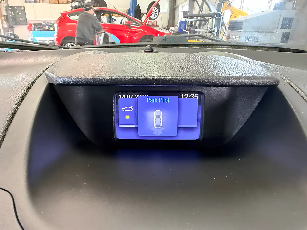 Used 2015 Ford Ecosport Zetec Blue - Interior and Exterior details 16