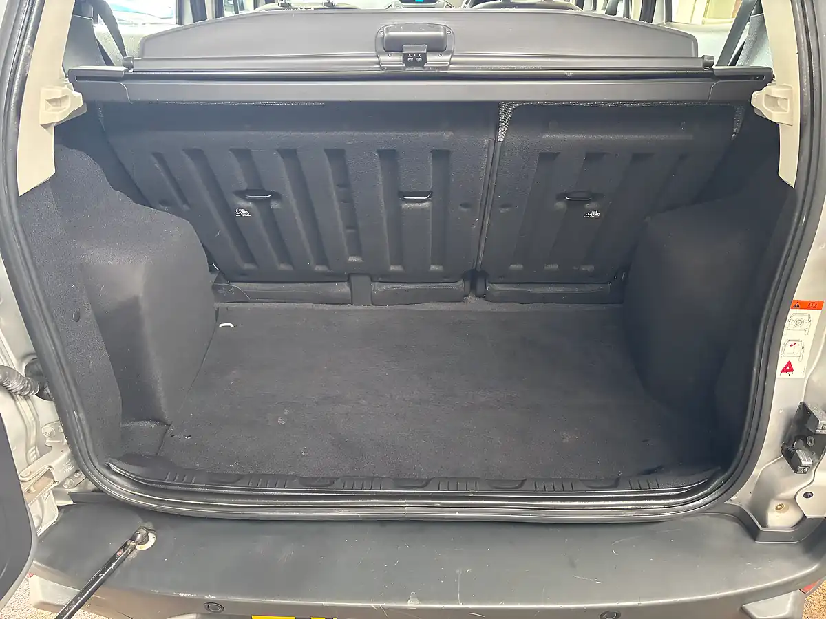 Used 2015 Ford Ecosport Zetec Silver - Interior and Exterior details 11