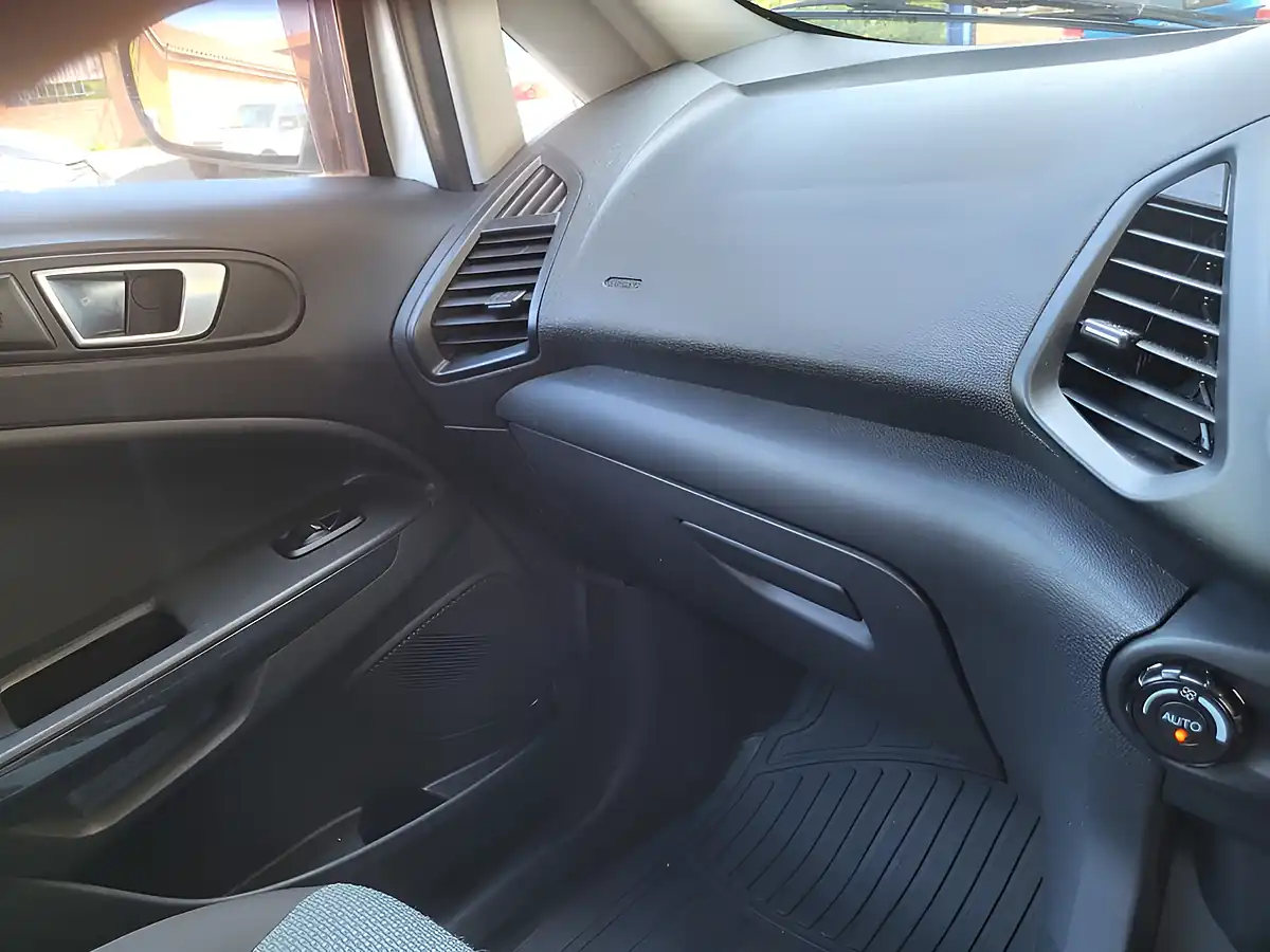Used 2015 Ford Ecosport Zetec White - Interior and Exterior details 12