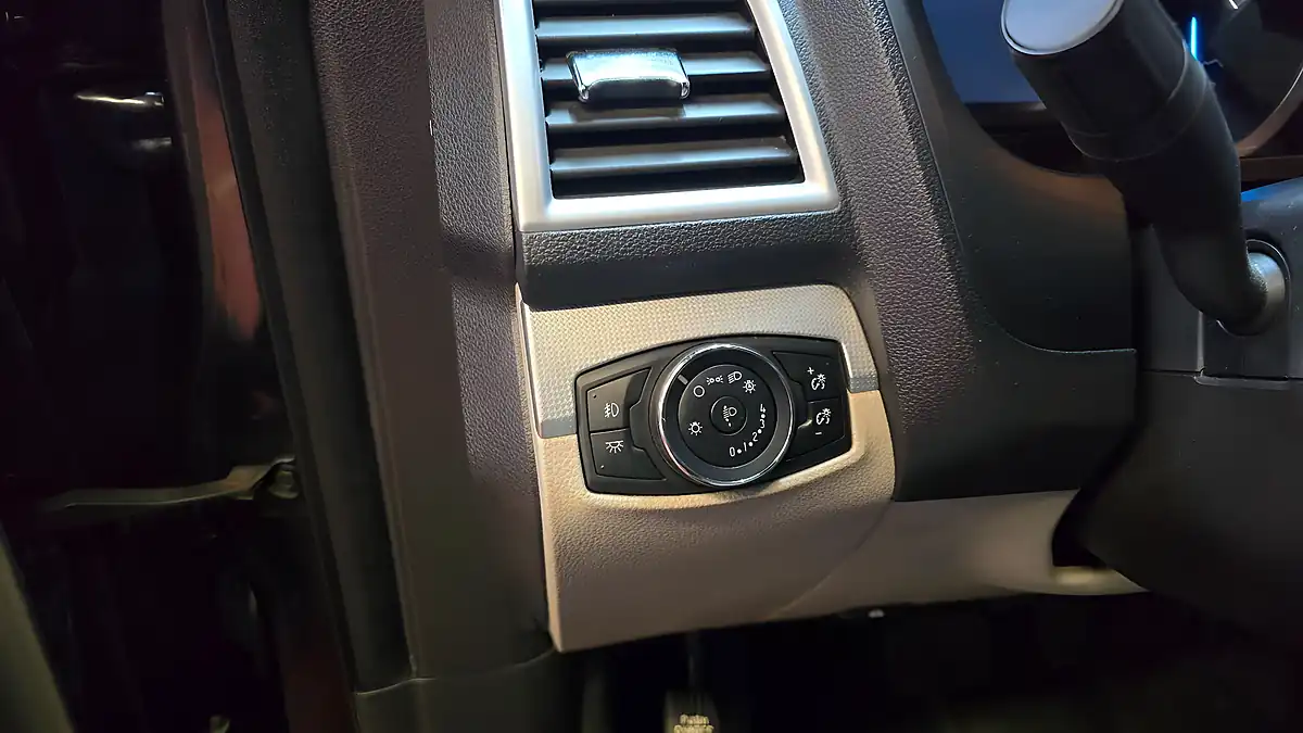 Used 2015 Ford Explorer Xlt Black - Interior and Exterior details 11