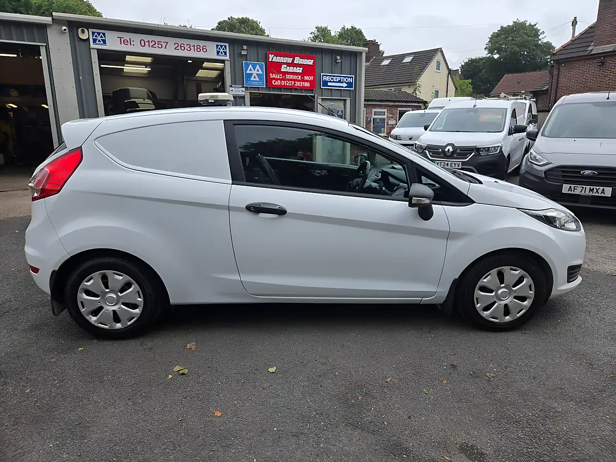 Used 2015 Ford Fiesta Econetic Van White - Interior and Exterior details 7