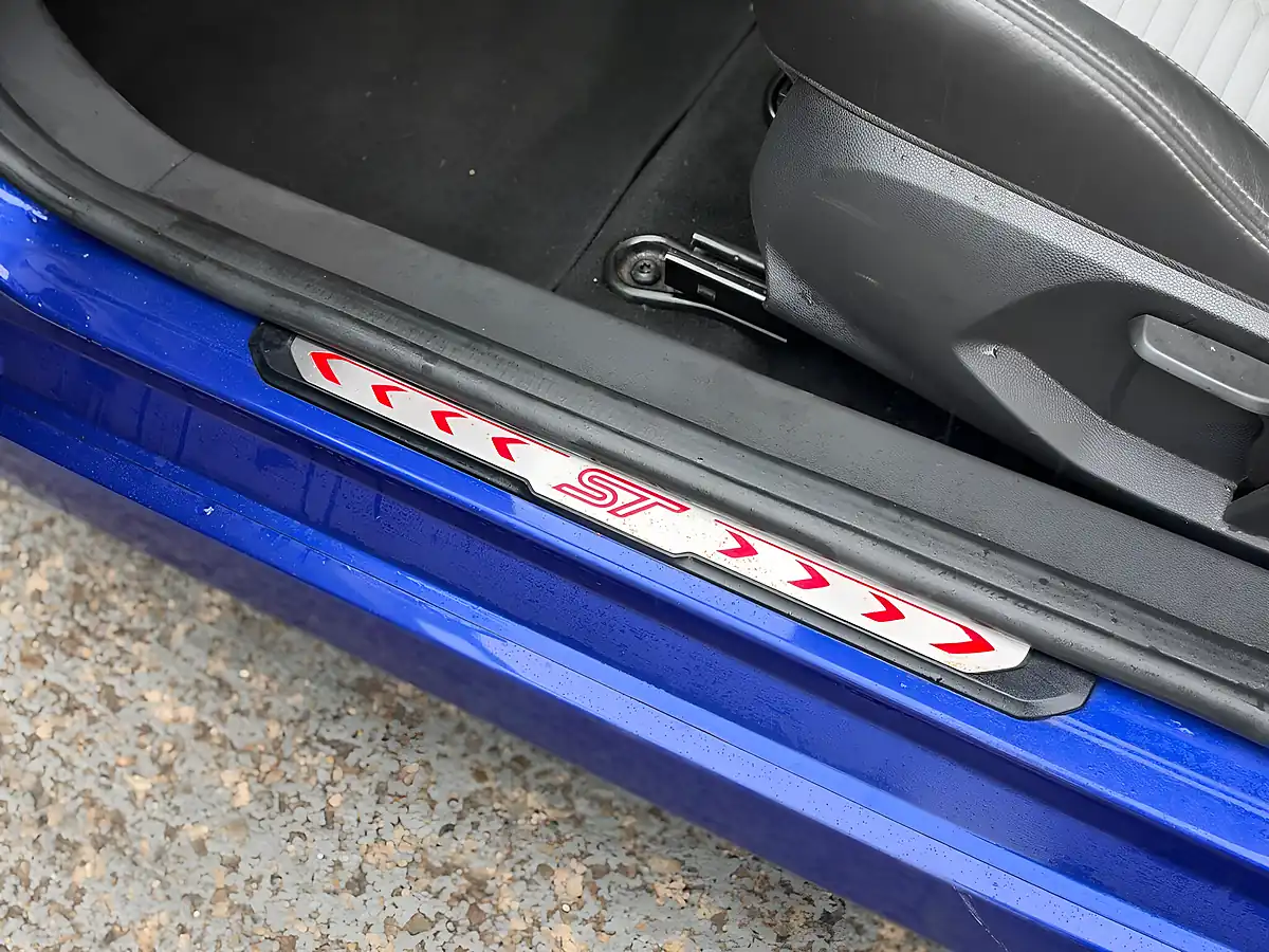 Used 2015 Ford Fiesta ST-2 Blue - Interior and Exterior details 20