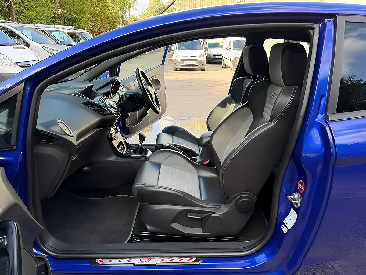 Used 2015 Ford Fiesta ST-3 Blue - Interior and Exterior details 16