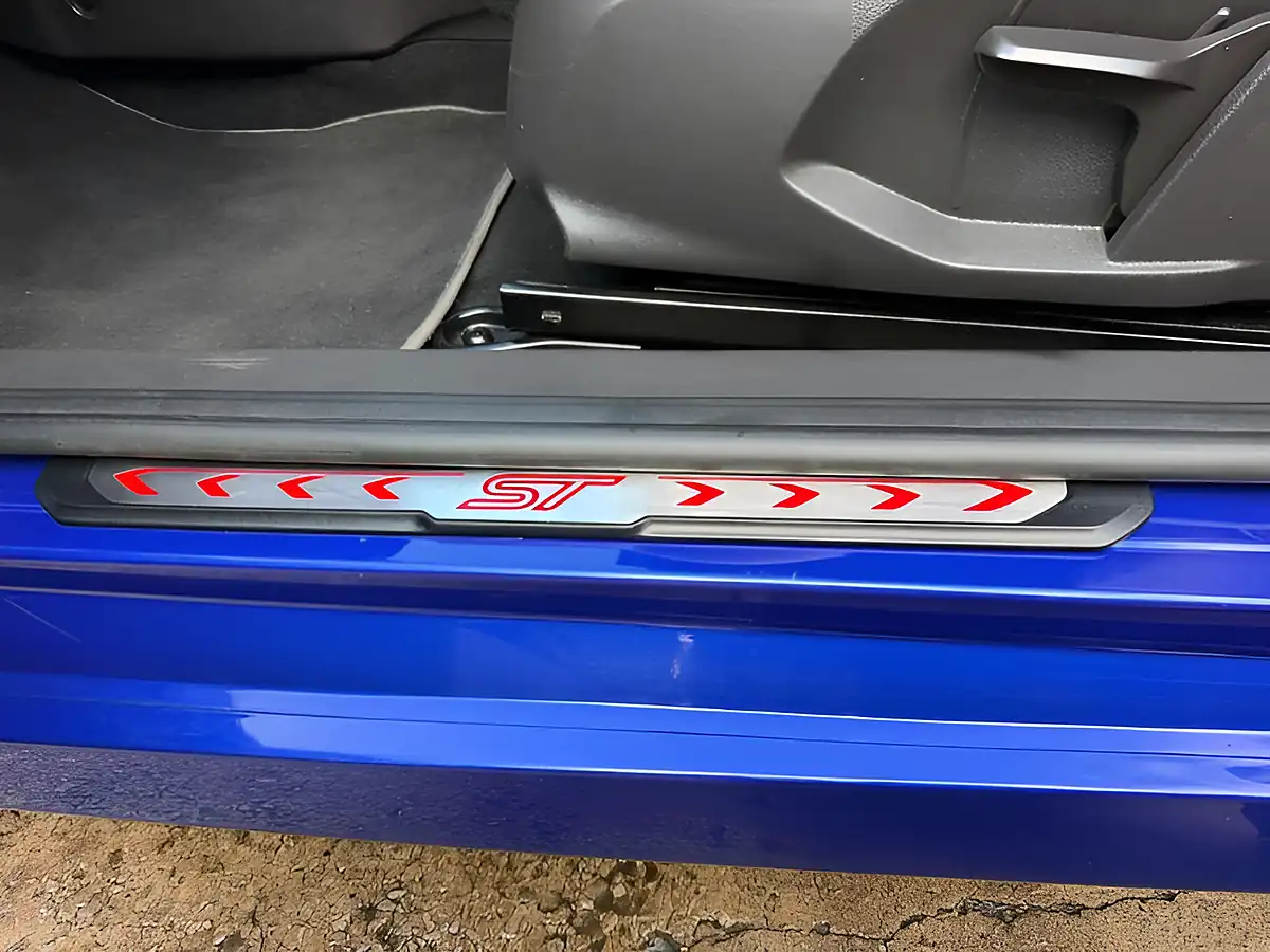 Used 2015 Ford Fiesta ST-3 Blue - Interior and Exterior details 17
