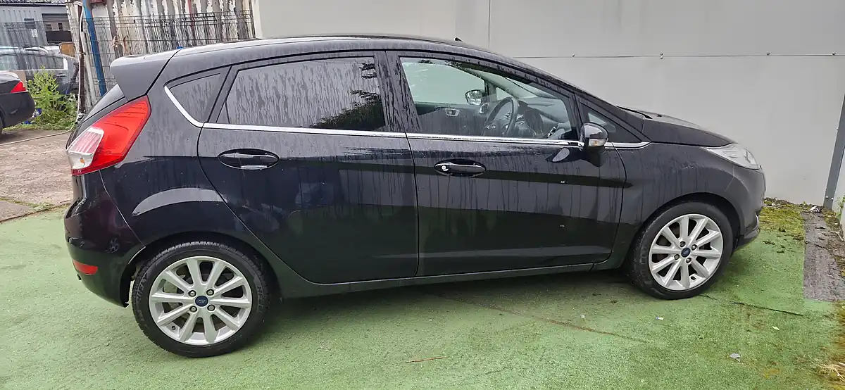 Used 2015 Ford Fiesta Titanium Black - Interior and Exterior details 4