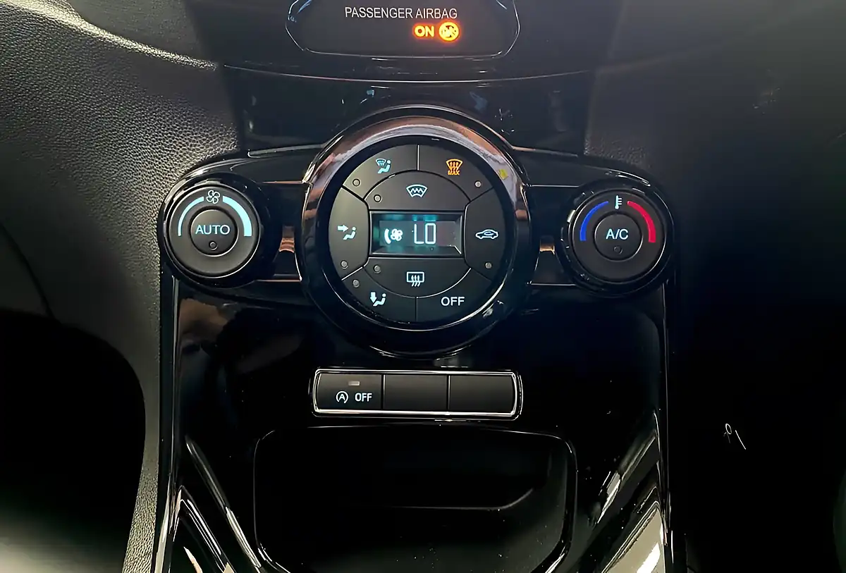 Used 2015 Ford Fiesta Titanium Black - Interior and Exterior details 13
