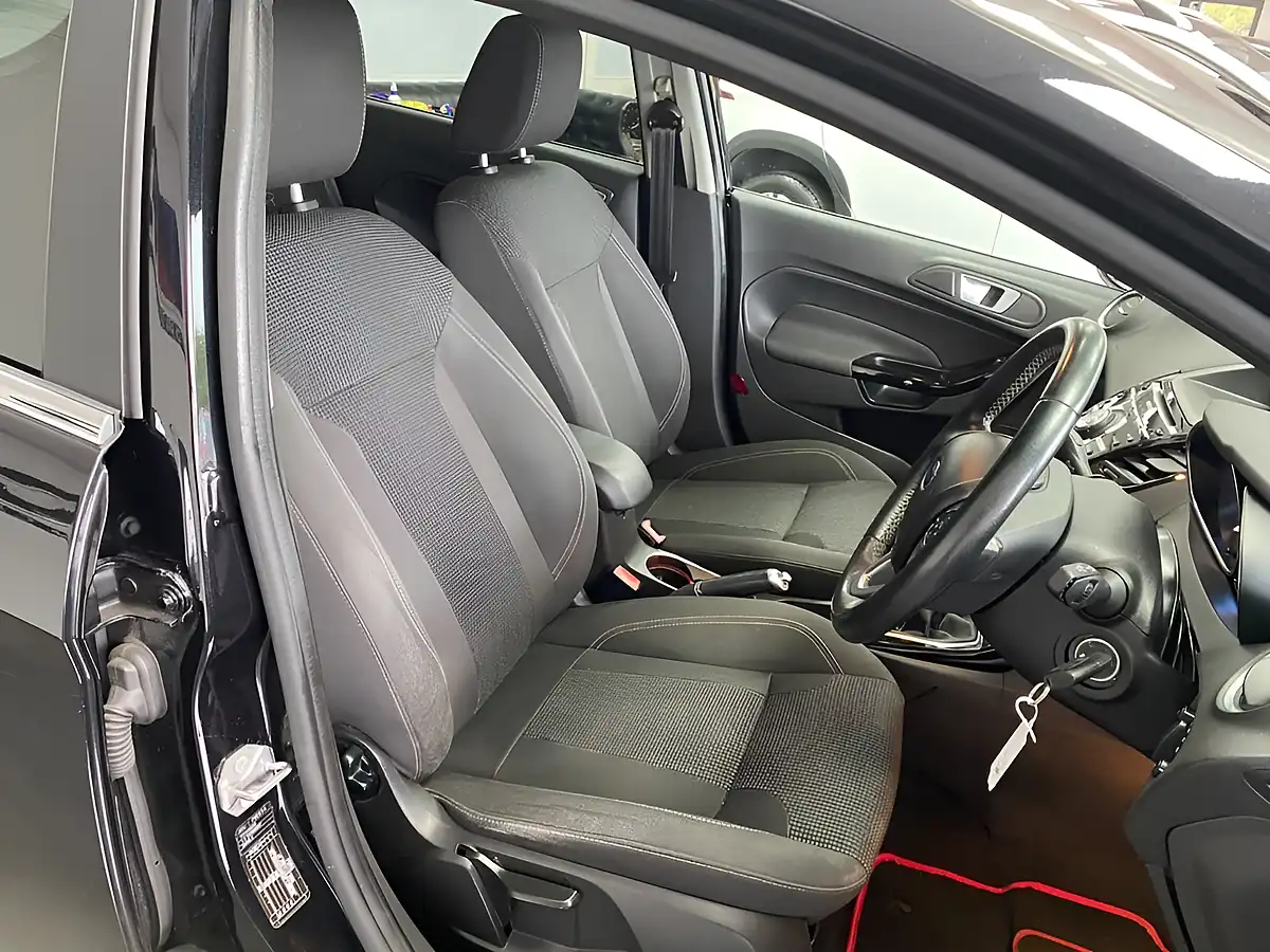 Used 2015 Ford Fiesta Titanium Black - Interior and Exterior details 9
