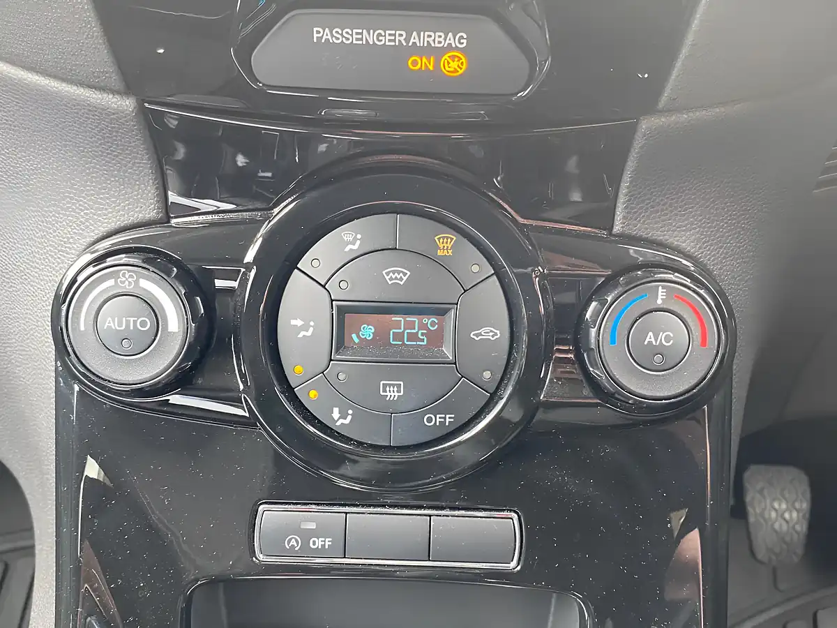 Used 2015 Ford Fiesta Titanium Blue - Interior and Exterior details 18
